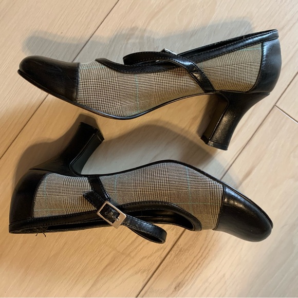 Plaid Heels with Black Tips - Picture 2 of 10